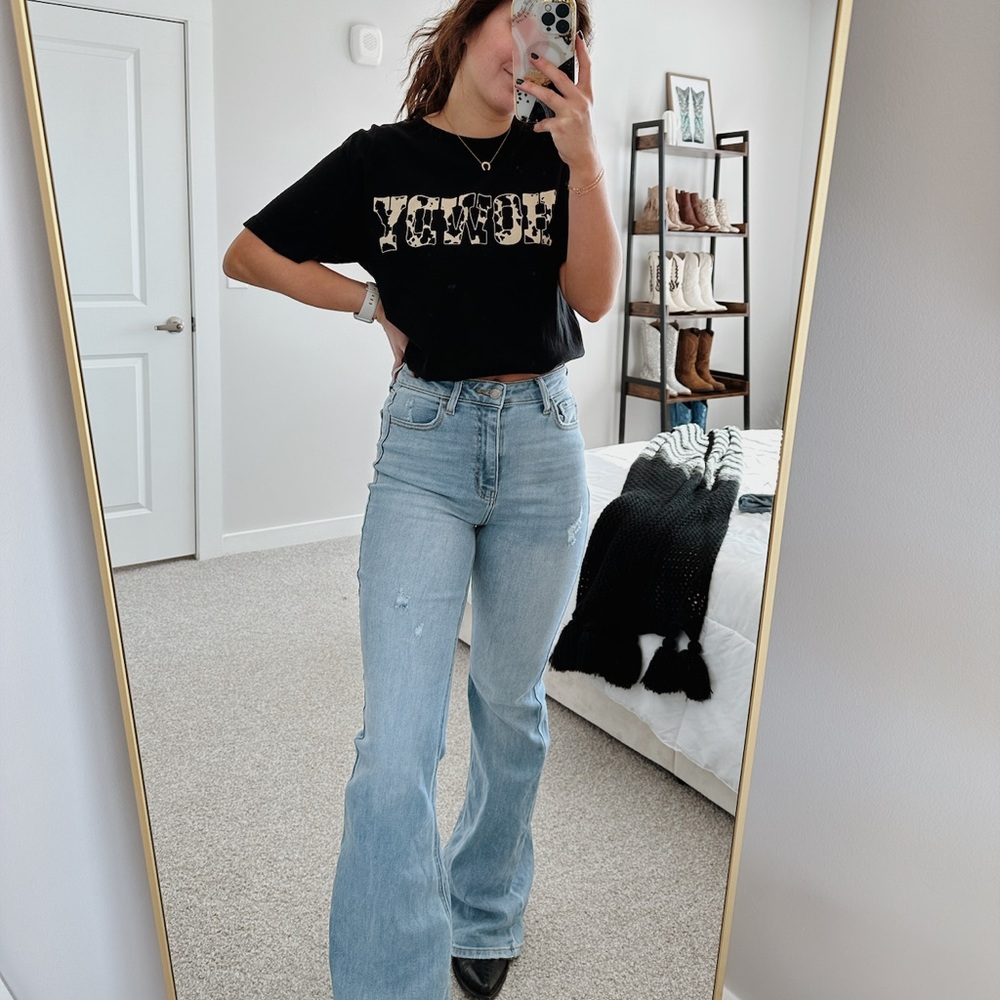 Boutique Howdy Graphic Tee